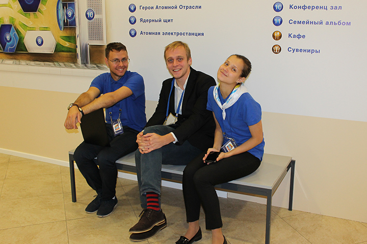 Фото к Цепная реакция успеха: ИЦАЭ Новосибирска встречал гостей выставки «Росатома» в Манеже