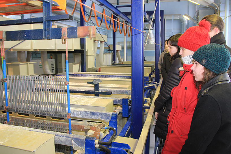 Фото к Новосибирские заводы «Росатома» открыли свои двери для школьников на Неделе высоких технологий