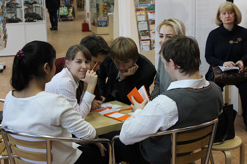 Фото к Умный Новый год: ИЦАЭ провел интеллектуальные игры для школьников Новосибирска